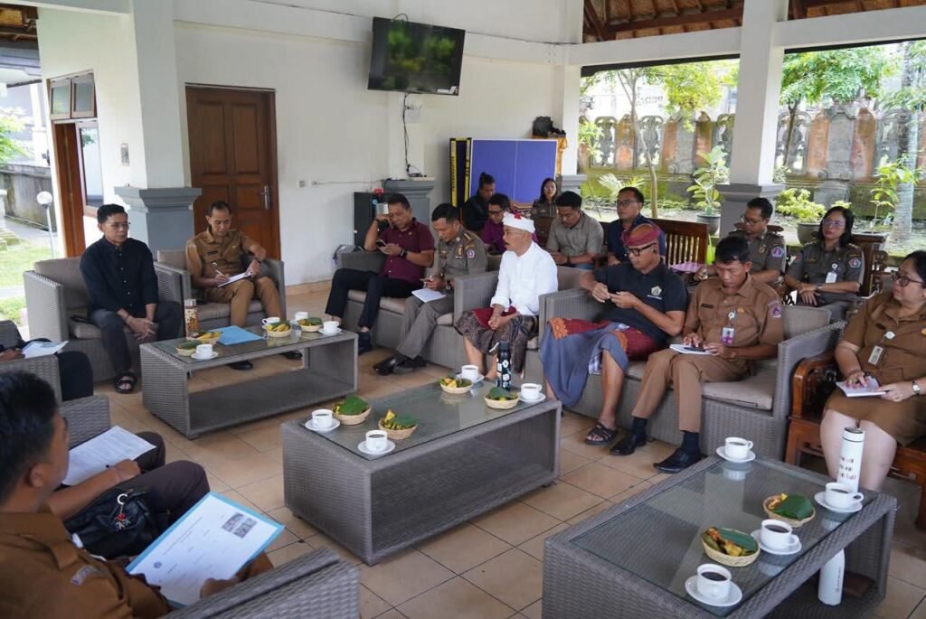 Bupati Klungkung Hentikan Seluruh Aktivitas Pengerukan Bukit Gunaksa di Kecamatan Dawan